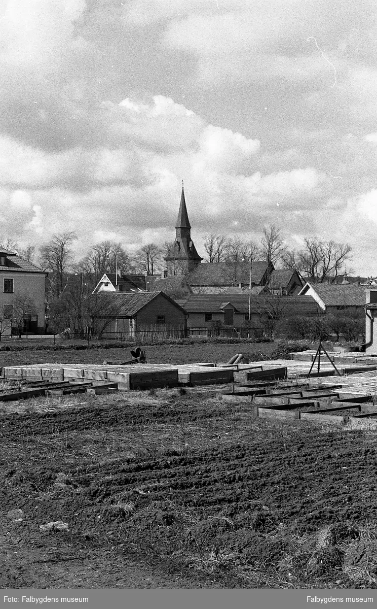 Byggnadsinventering 1972. Vy från Ambjörnsgatan mot kyrkan.