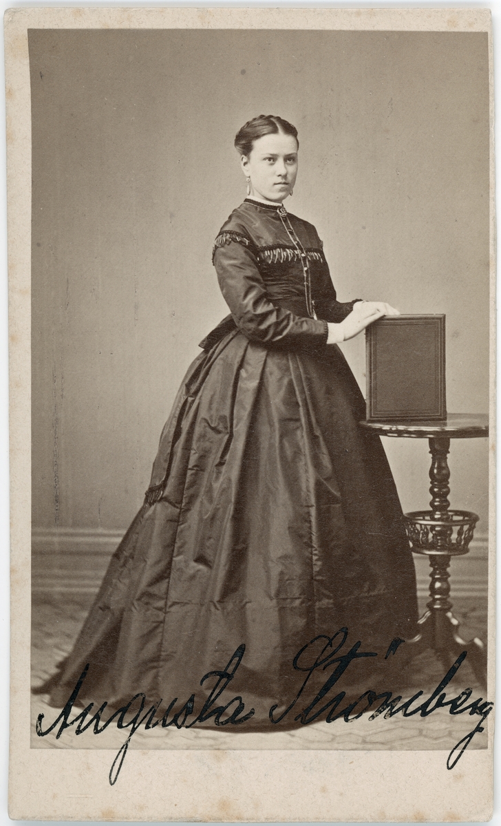 Kabinettsfotografi - Augusta Strömberg, Göteborg 1866-