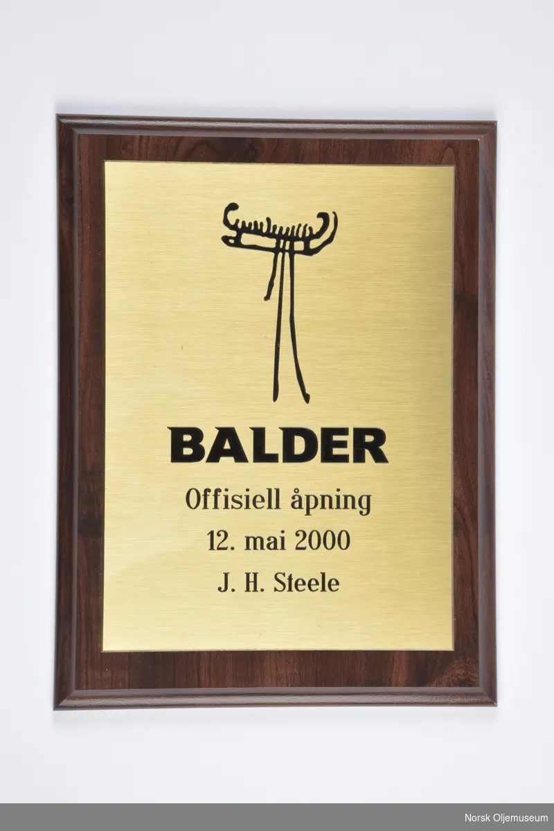 Plakett produsert i forbindelse med offisiell åpning av Balder. Balder er et oljefelt som hadde produksjonsstart i oktober 1999. 