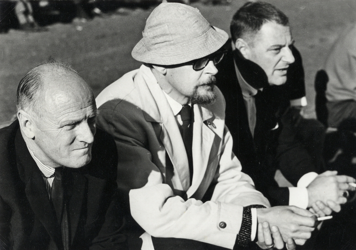 Österledningen på fotbollsmatch, Växjö ca 1970.
Fr.v.: ordf. Stig Svensson, läkare Boris Lindqvist och vice ordf. Georg Svensson.