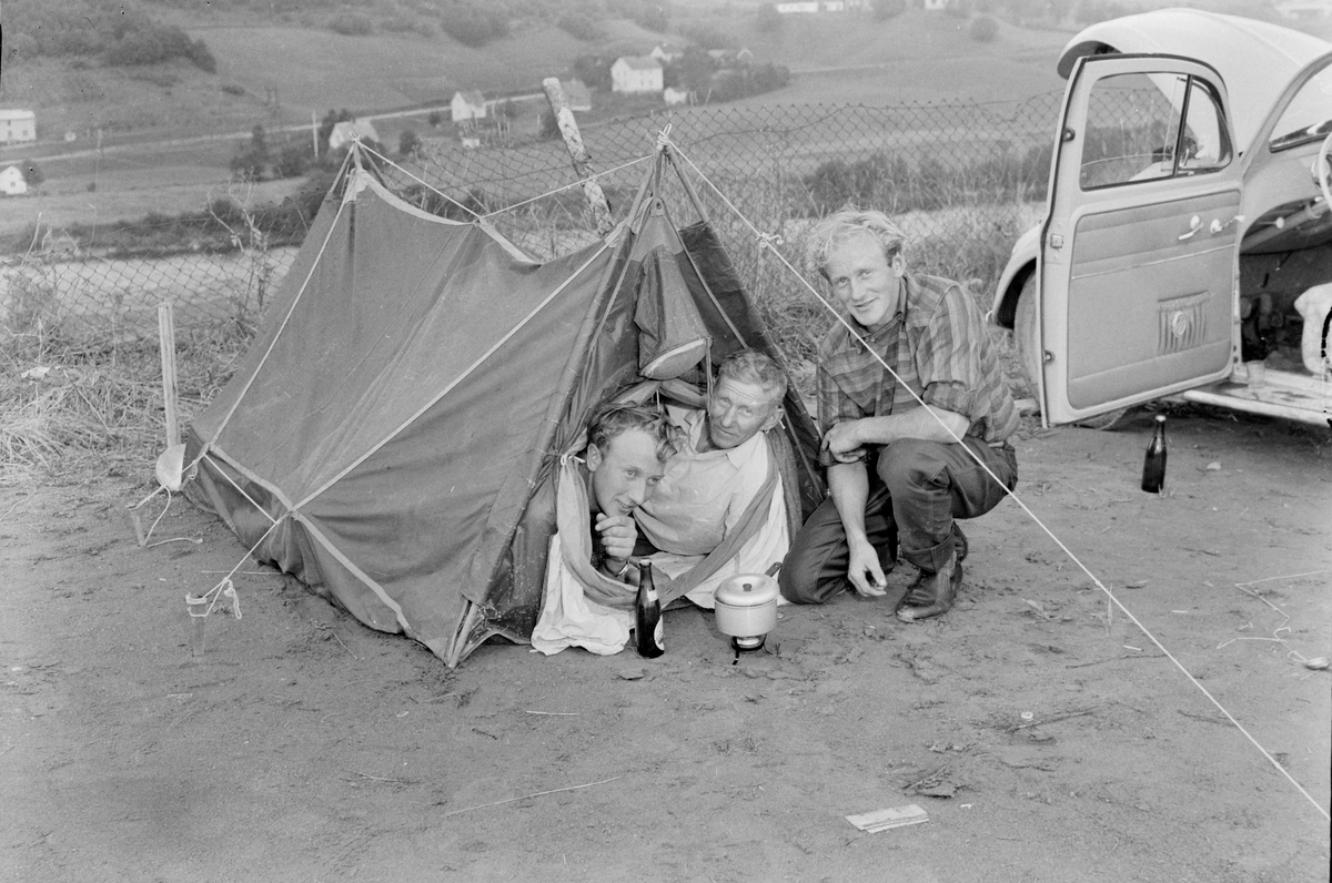 Svenske turister på NAF campingplass i Holtermannsveien