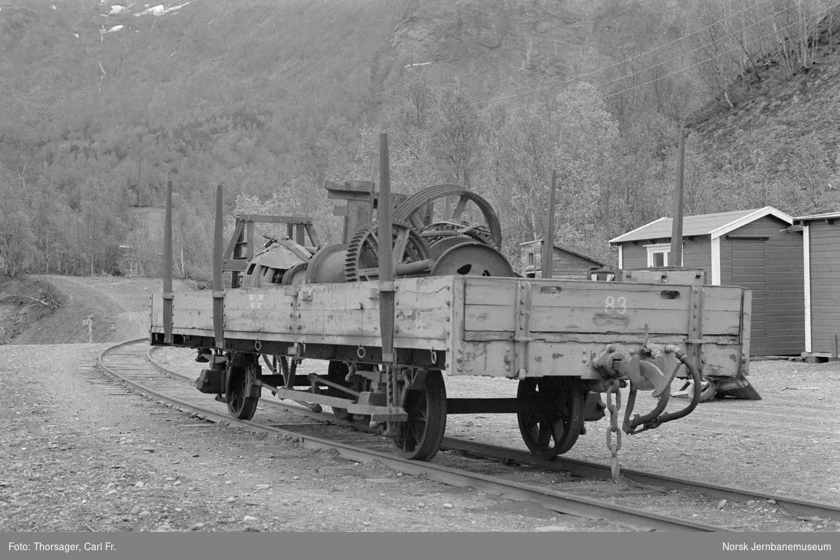 Sulitjelmabanens stakevogn litra N nr. 83 på Sjønstå stasjon