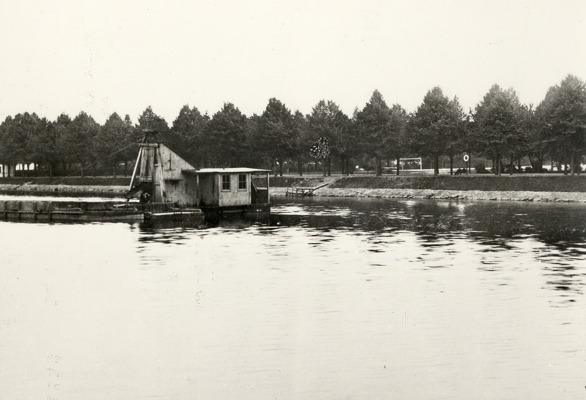 Ett mudderverk, kallat "Schenfeltska armadan", i Växjösjön, ca 1905.