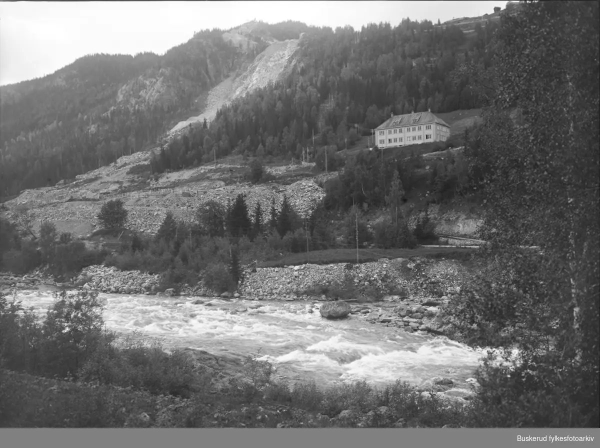 Landskapet før byggingen av kraftverket Nore 1 ,sett fra Numedalslågen 1924