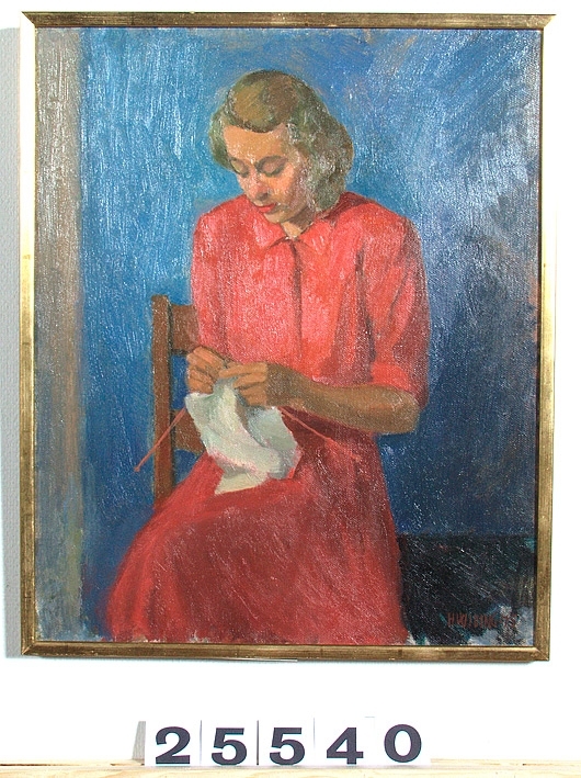 Porträtt av stickande kvinna i röd klänning [Målning]