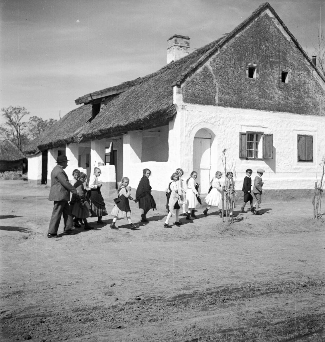 ett-hus-i-v-rs-tjeckoslovakien-ungern-sterrike-1935