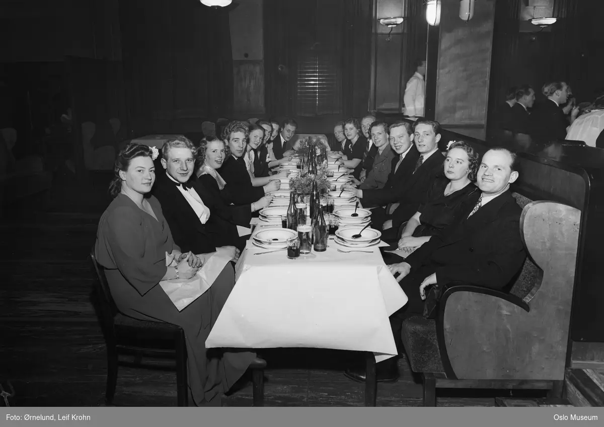 Jordal idrettsforening, 25-årsjubileum, fest, langbord, oppdekning, kvinner, menn