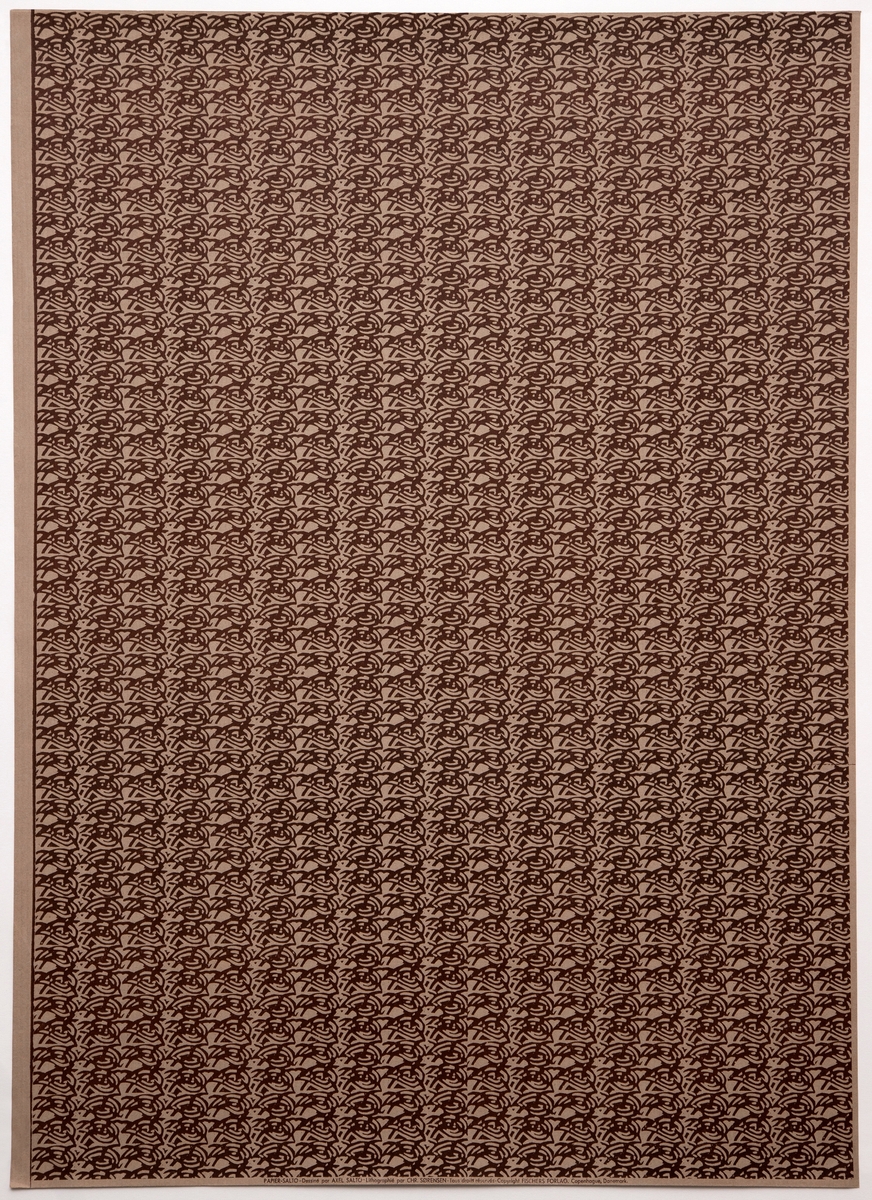 Rektangulært dekorativt papir med mønsteret "Den lille levende sten". Forsiden er dekorert med et repeterende mønster av små gjennombrutte asymmetriske ovaler, bestående av brune konturlinjer på gråbrun bunn.