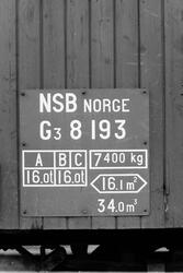Skilt på gdsvogn litra G3 nr. 8193 på Tønsberg stasjon