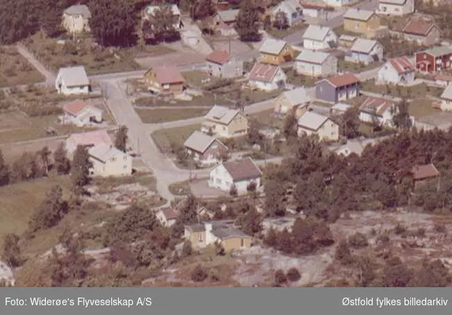 Flyfoto av boligområde på Lande i Tune.