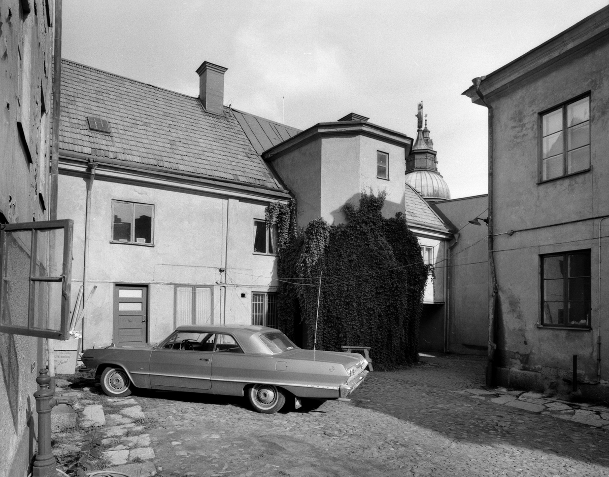 Storgatan 40 och gårdshusen på Guldsmesgränd före rivning, 1968