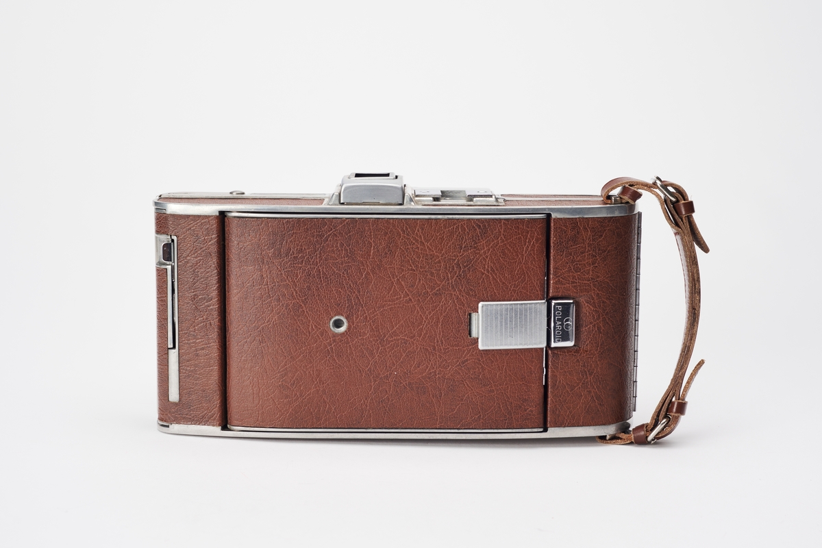 Model 95 er Polaroids første kommersielt tilgjengelige instant kamera. Kameraet kom ut i butikkene fredagen etter Høsttakkefesten i 1948. Alle 56 kameraene, i tillegg til demo-kameraet, ble raskt solgt. 
Polaroid fikk en produksjonsavtale med United States Time Corporation (Timex/US Time), som produserte mer enn 44 milllioner Polaroid-kameraer frem til samarbeidet ble avsluttet på slutten av 1970-tallet.
Kameraet er designet som et foldekamera med bærestropp og utstyrt med en sokkel for montering av blits.