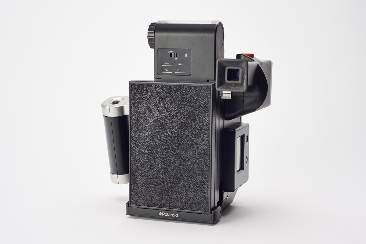 M403R er et miniportrett-kamera for instant film, produsert av Polaroid i 2002. Kameraet har fire objektiver, og en utløsermekaniske som kan eksponere filmen samtidig eller parvis.