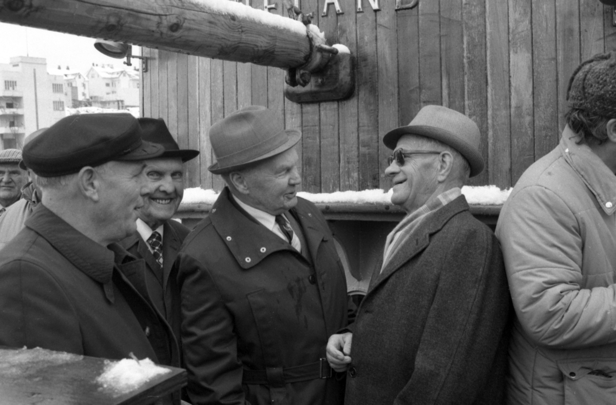 Motiv fra gjensynstreffet for krigsveteraner fra Shetlandsgjengen og Nordsjøklubben ombord i Heland. Fra venstre: Palmar Bjørnøy, Arne A. Roald, Severin Roald og Leif Andreas Larsen(Shetlands-Larsen).