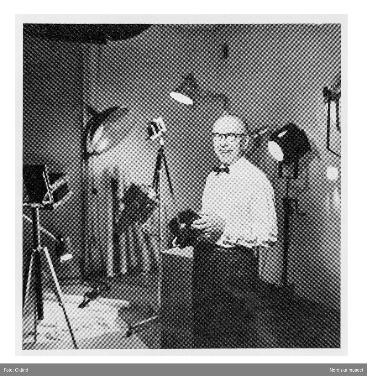 Erik Holmén (1893-1963) var fotograf för Nordiska Kompaniet (NK), med uppdrag från 1917-1961. År 1951 utsågs han till hovfotograf och hade också andra uppdrag vid sidan av de för NK.