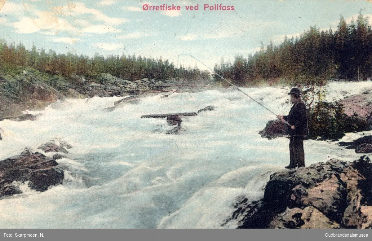 Christian Hjeltar (vert på Pollfoss, f. 1850) fiskar i Pollfossen