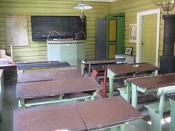 Gamle Berger skole, klasserom med interiør