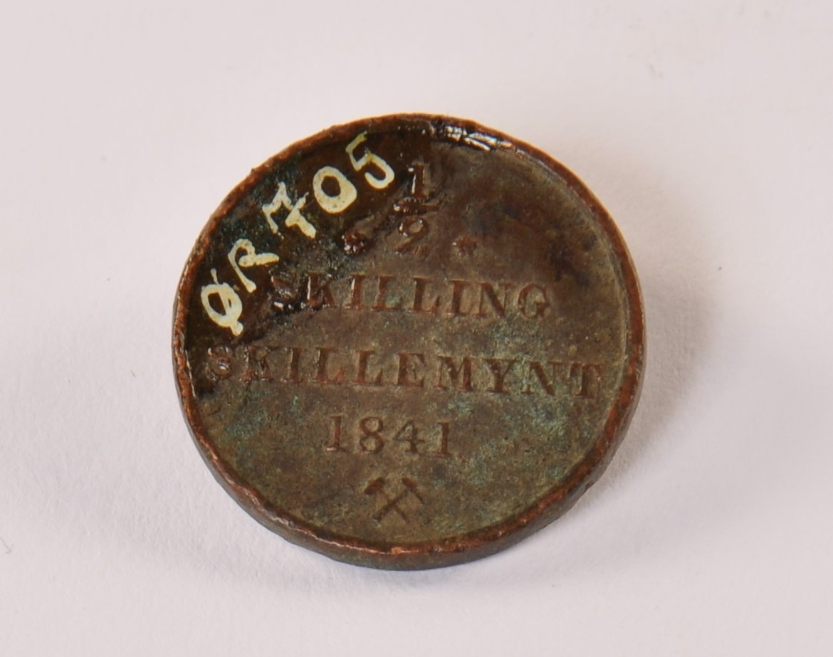 Mynt av kobber. 1/2 skilling skillemynt 1841, norsk riksvåpen, Carl XIV Johan. Preget i Kongsberg
