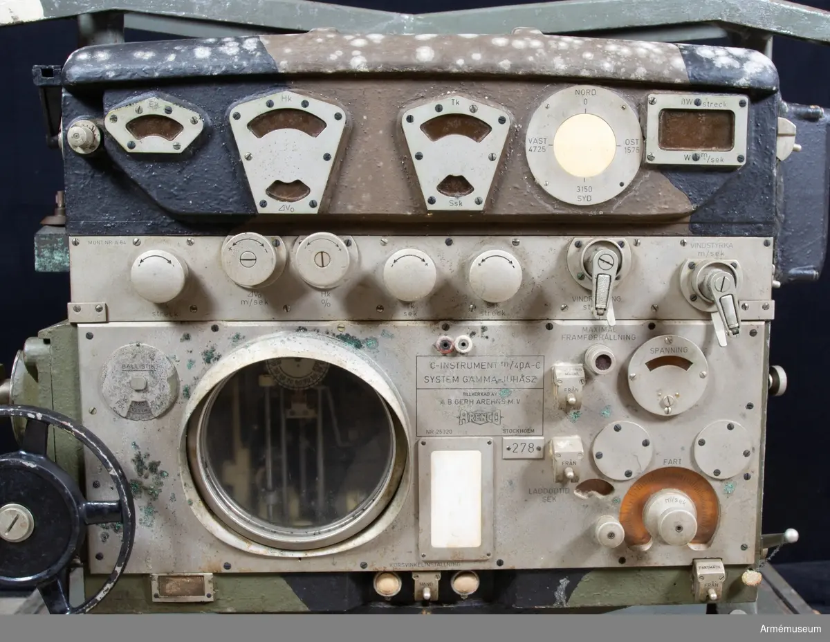 Centralinstrument m/1940-AC nr 278, i låda.