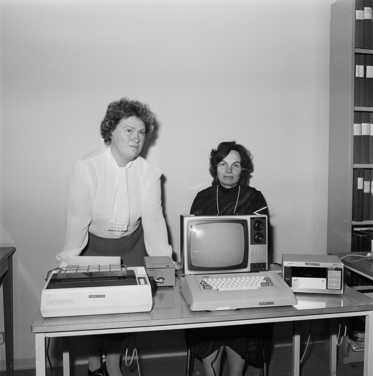Marika Olsson och Laila Andersson (uthyring av bordsdator)