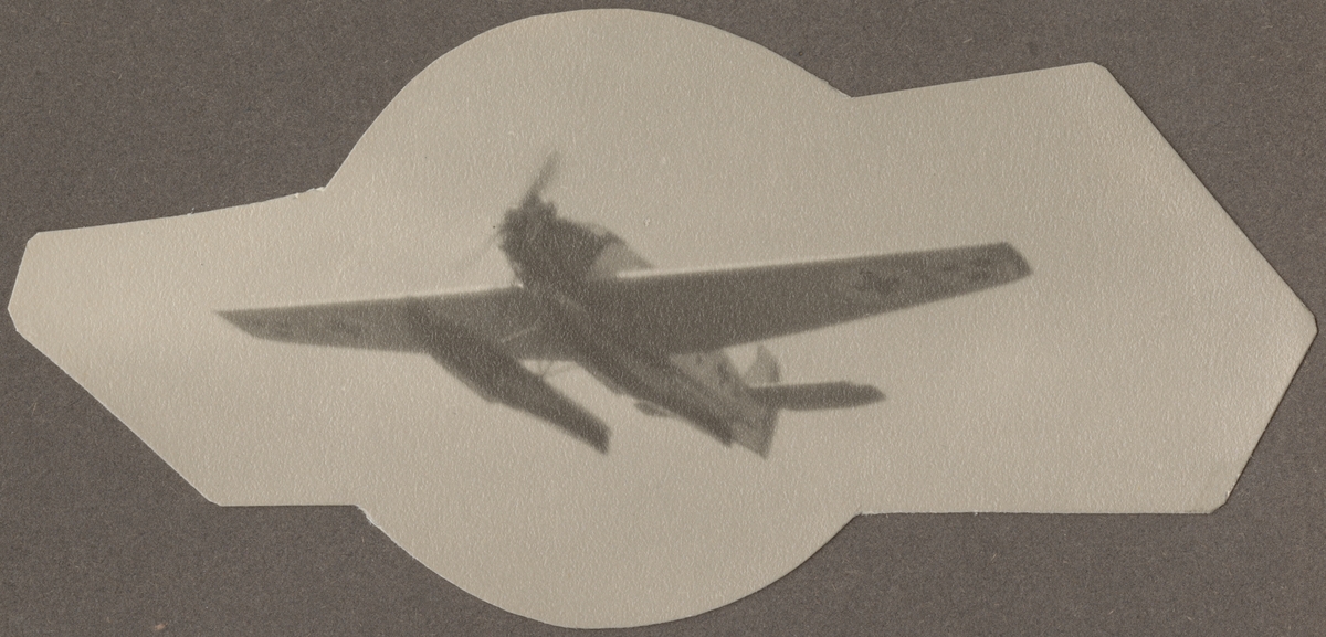 Ambulansflygplan Trp 2, Junkers W 34 i luften. Flygbild, vy snett nedifrån.