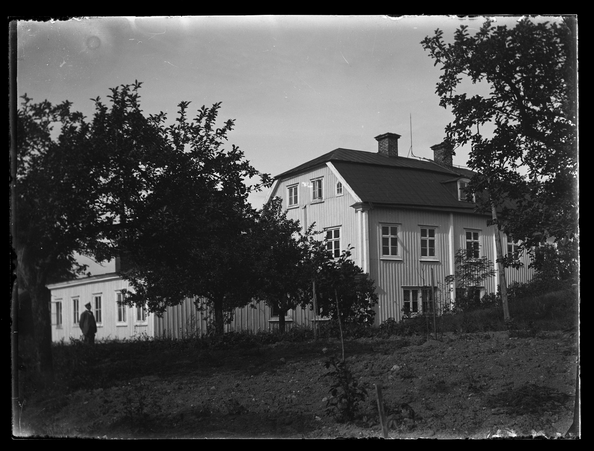 Fredriksbergs herrgård, Råby, Västerås, sommartid.