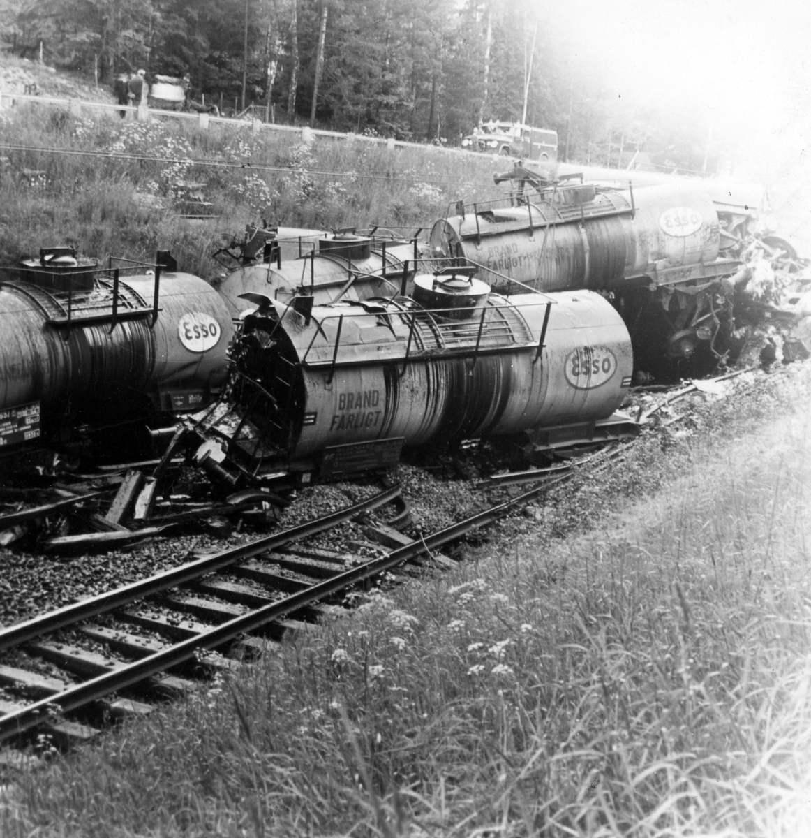 Tågurspårning i Västra Bodarne 13 juni 1966 ca kl 19.20. Tåget transporterade olja och omkring 170 kubikmeter eldningsolja rann ut på platsen. Sanneringen kostade SJ runt 1,3 miljoner kronor.
