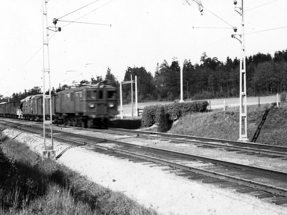 Skaveryd invid Alingsås. Där första spadtaget togs vid anläggandet av Västra Stambanan.