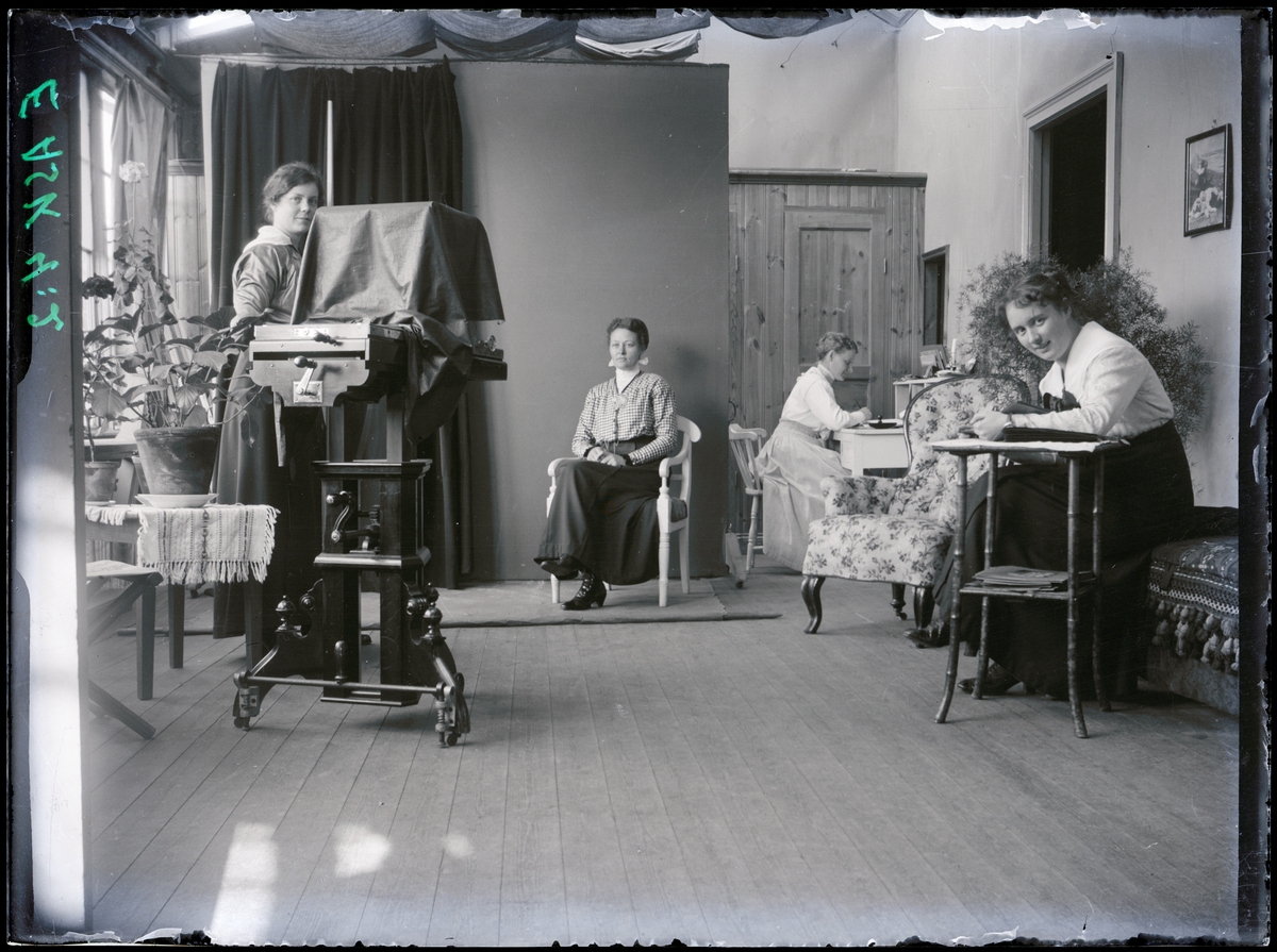 Fotograf Ingeborg Enanders ateljé - Bohusläns museum / DigitaltMuseum