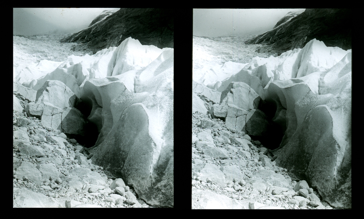Briksdalsbreen, brearm av Jostedalsbreen. Tilhører Arkitekt Hans Grendahls samling av stereobilder.