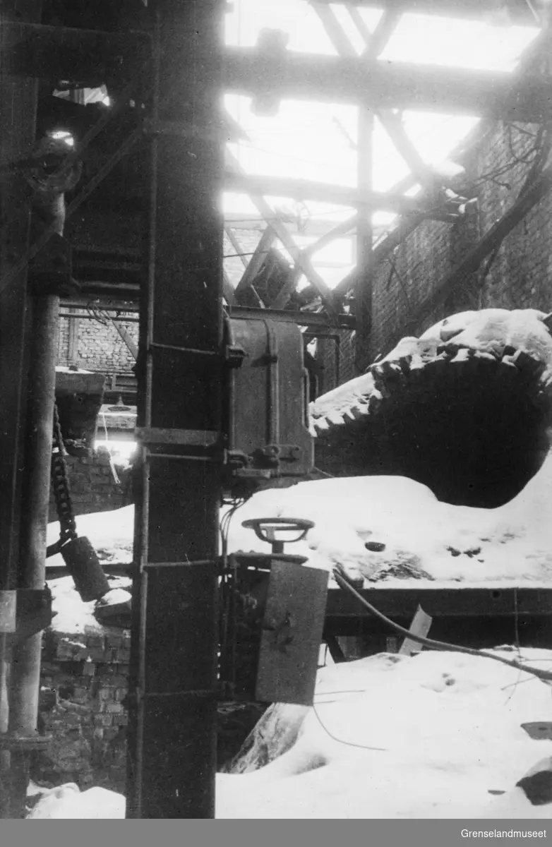 Røykkanal ved skorsteinen, 9. april 1946.