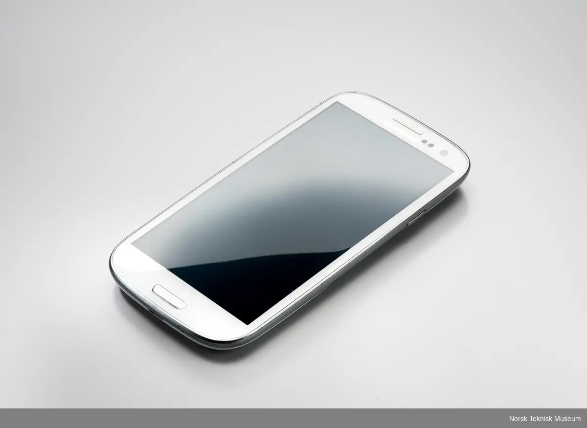 Samsung mobil i original eske uten annen innhold.