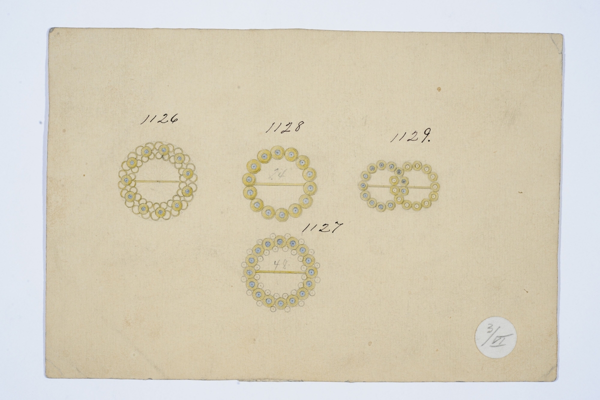 Uttegning av fire nåler i filigran/emalje, alle nummererte. Fra David Andersen-perioden.