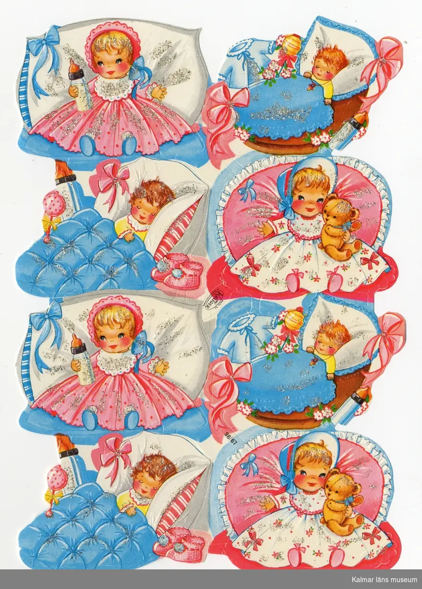 Bebisar, klänningar i rosa och pösiga täcken i himmelsblått. Fyra olika motiv, två av varje.