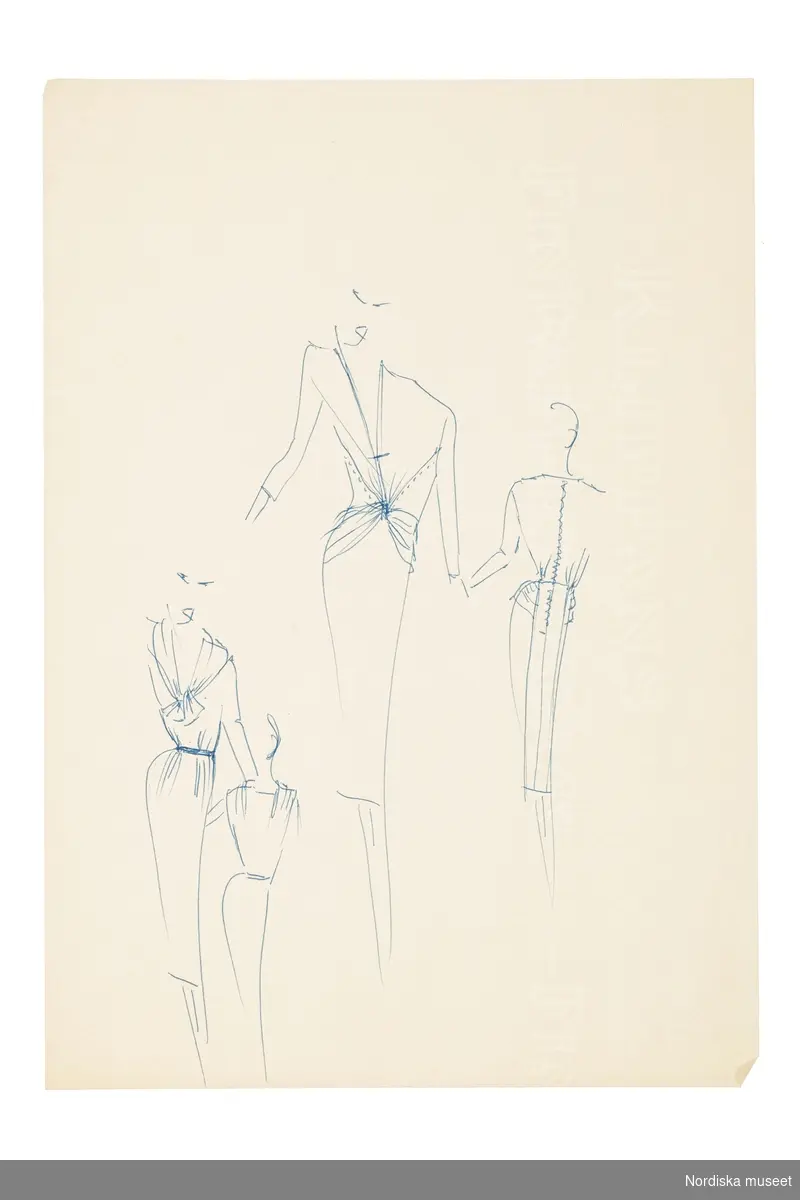 Modeskisser utförda av Pelle Lundgren (1896-1974) kreatör, från 1923 förste försäljare och senare ateljéchef på NK:s Franska damskrädderi. Från 1965 till stängningen av verksamheten 1966 var han disponent. Pelle Lundgrens minnesskisser från de kända modehusen i Paris är tecknade efter visningarna, i ritblocket eller på det som fanns till hands – som hotellets brevpapper. De snabba skisserna inspirerade ateljéns egna modeller.