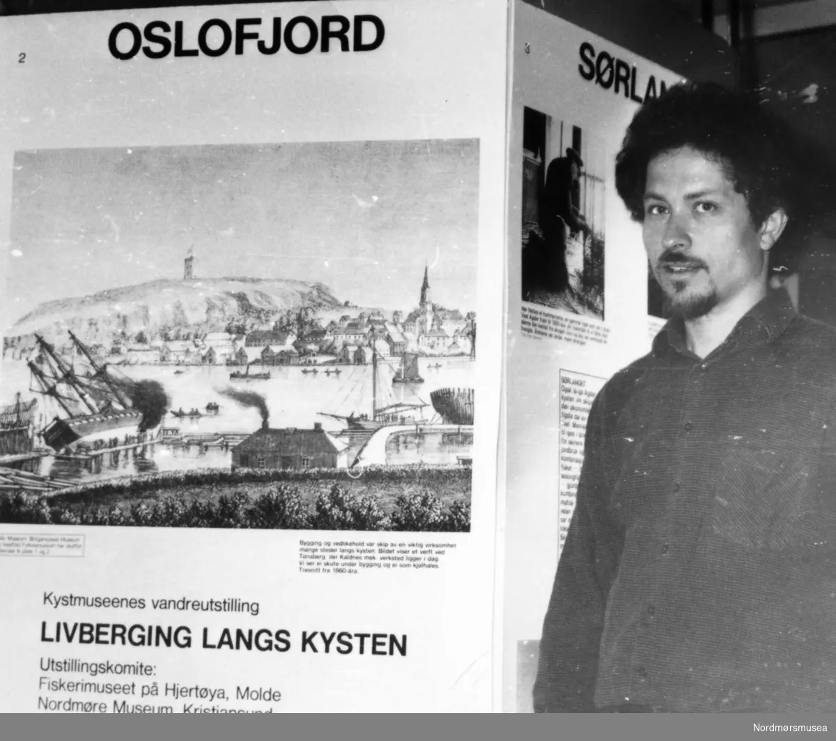 Karl Ragnar Gjertsen. Konservator ved Nordmøre Museum.
Bildet er fra avisa Tidens Krav sitt arkiv i tidsrommet 1970-1994. Nå i Nordmøre museums fotosamling.