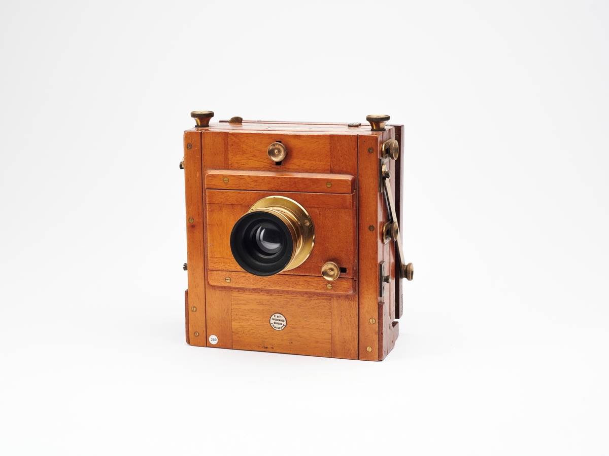 The Albion er et viewkamera produsert i Birmingham av E. & T. Underwood ca. 1890.