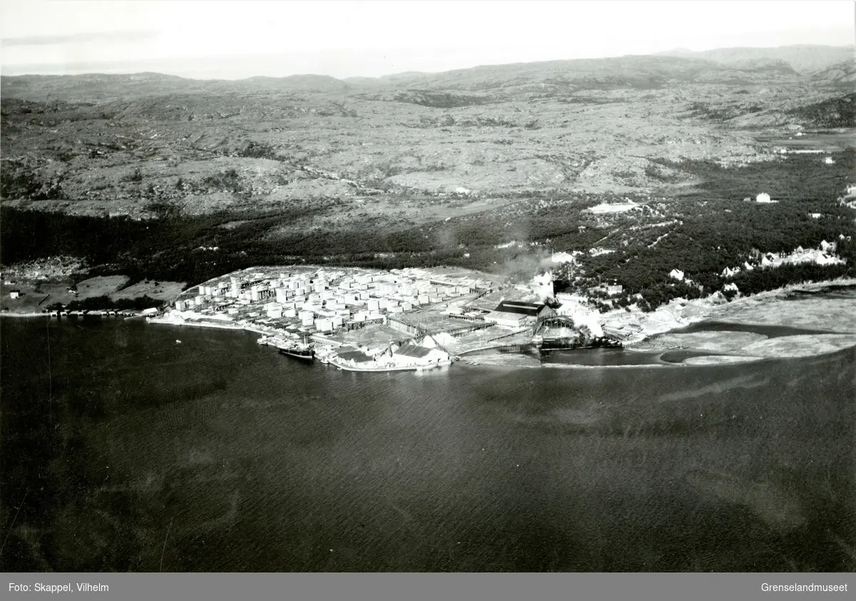 Flyfoto av Pasvik Timber på Jakobsnes tatt september 1936. 