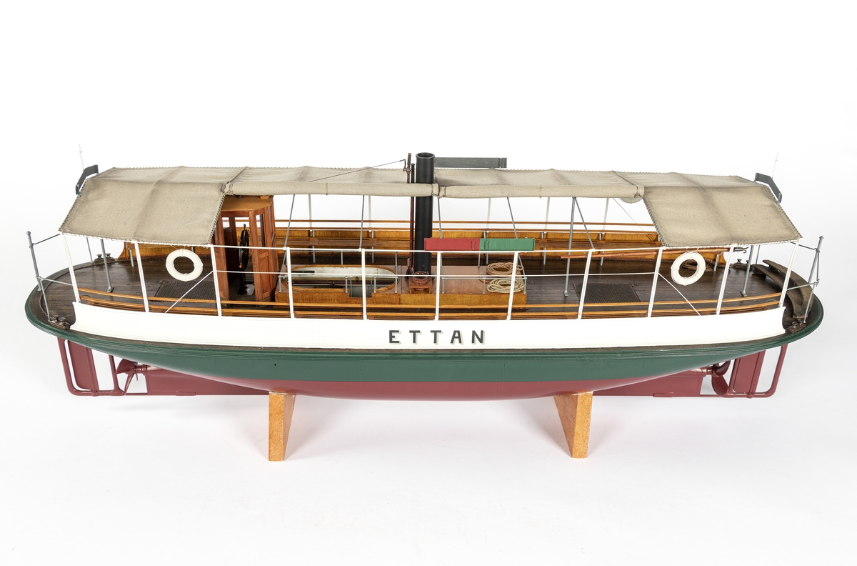 Fartygsmodell av ångpassagerarfärjan S/S Ettan från 1886.
