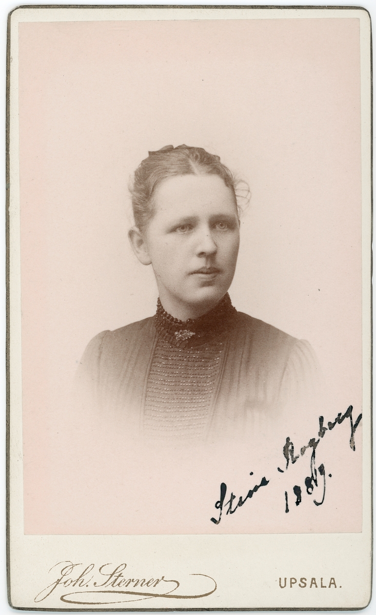 Kabinettsfotografi - Stina Rogberg, Uppsala 1889