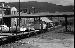 Sulitjelmabanens diesellokomotiv LOKE med blandet tog på Lom