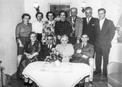 Familiegruppe, familiebilde av familien Jensen/Løvås. Gruppe