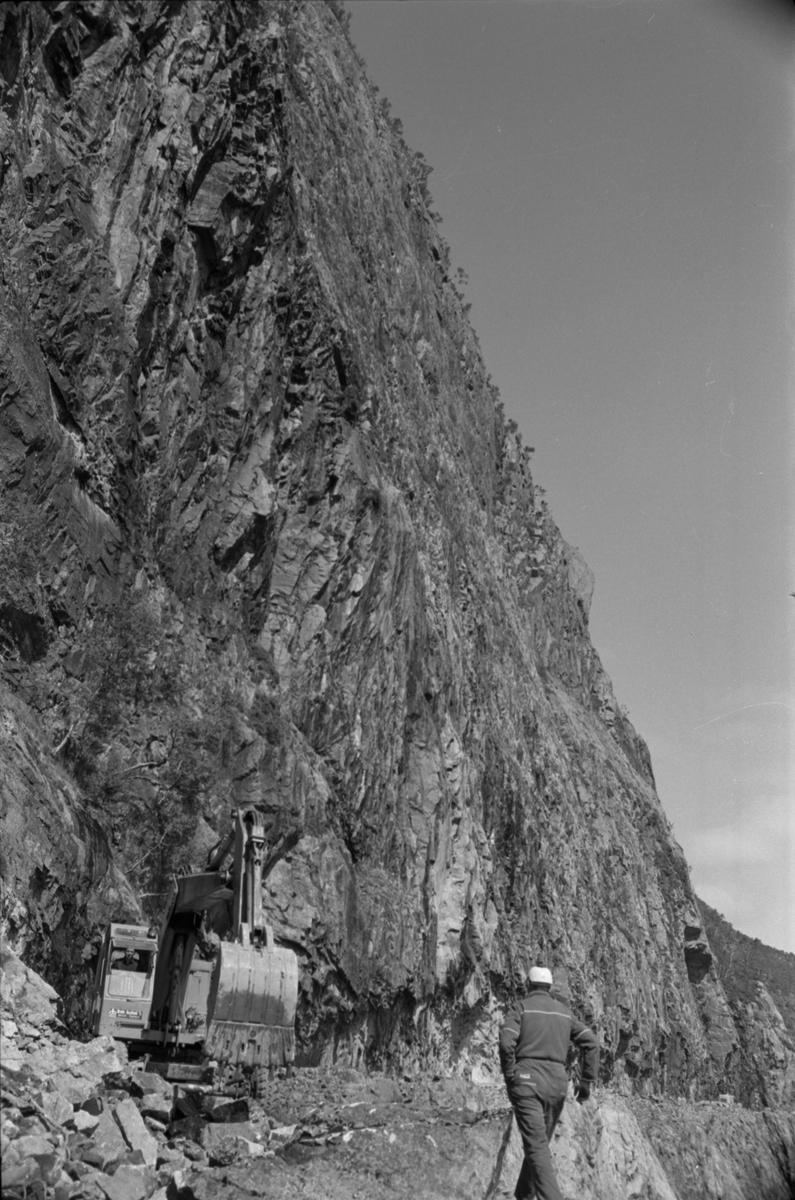 Veiarbeidet ved Austrumdalsvann, juli 1969.