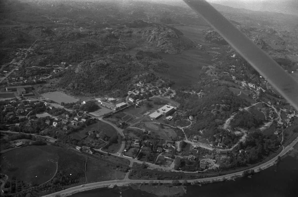 Luftbilde av Lagård, april 1975.