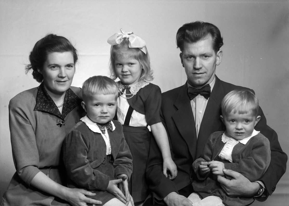 Paul Johan Ryan med hustru Åse og barn