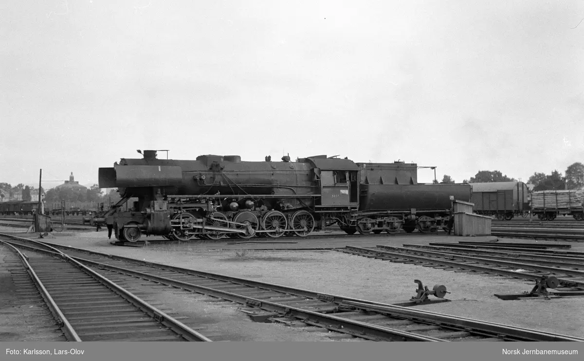 Damplokomotiv 63a 5857 på svingskiven på Marienborg ved Trondheim