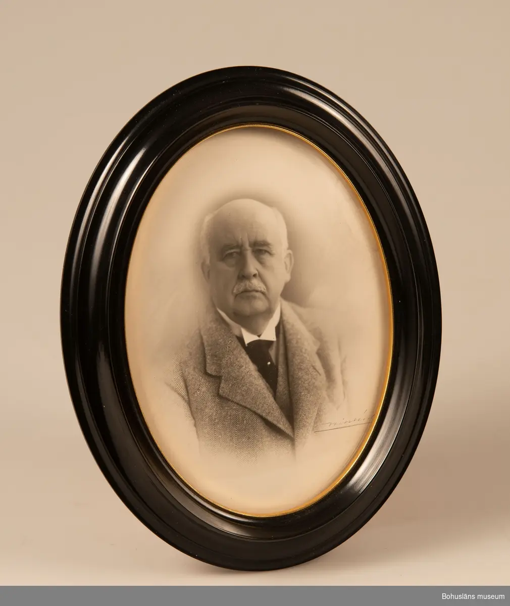 Svartvitt porträtt av stadsläkare William Forssell (1867 - 1933)