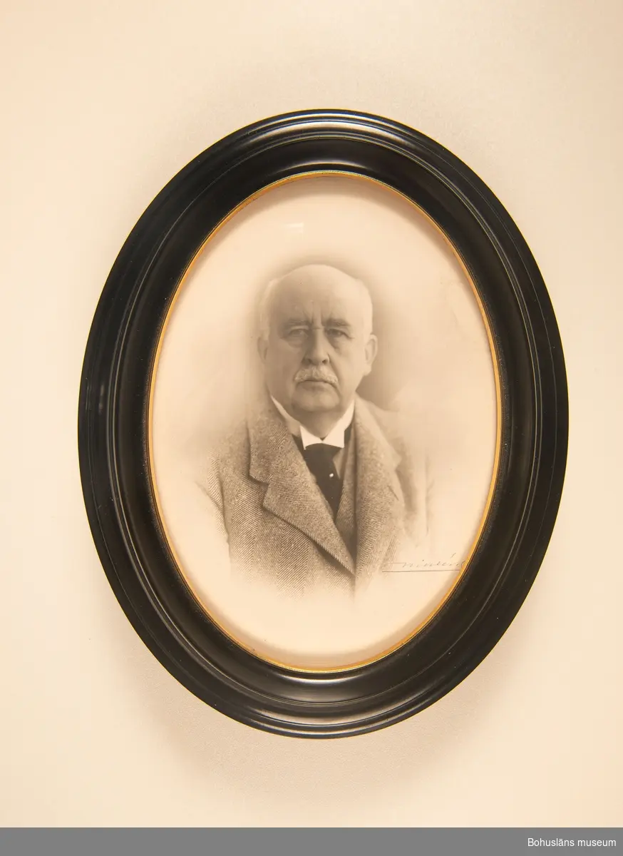 Svartvitt porträtt av stadsläkare William Forssell (1867 - 1933)