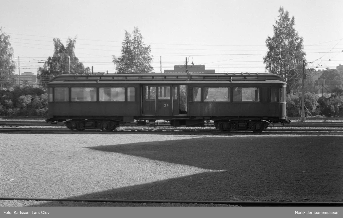 Holmenkolbanens motorvogn nr. 34 Majorstuen stasjon