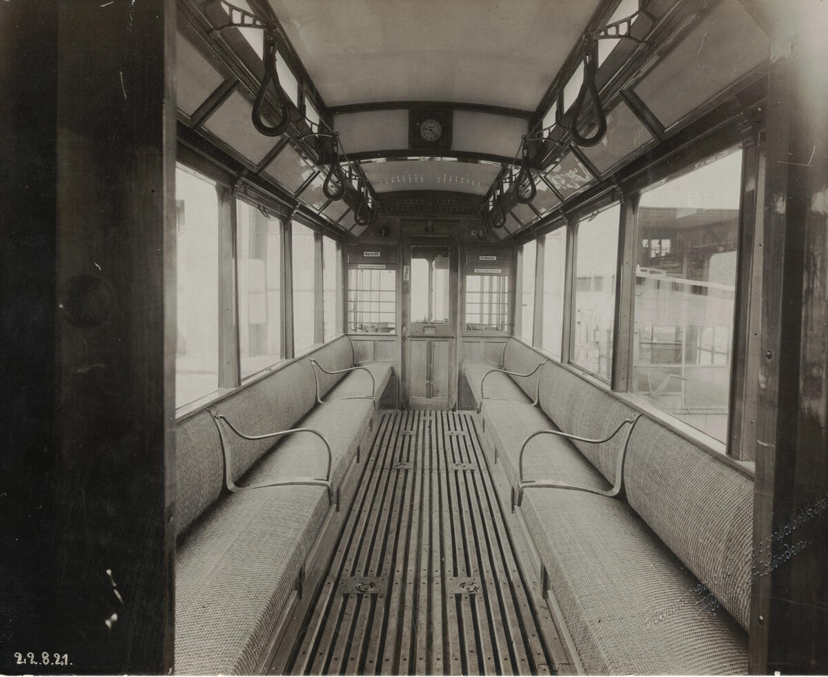 Leveransefoto av interiøret i Kristiania Sporveisselskabs sporvogn nr. 522 tatt 21.08.1922.